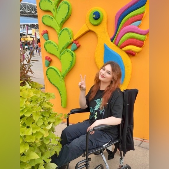 Meet your Poshtress ;) Leah Marie - Picture 10 of 17